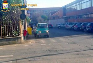 Torino - Finto cieco scoperto dalla finanza