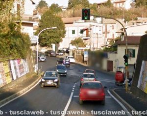 Ronciglione - Il semaforo in viale della Resistenza dov'è stato fermato Simioli