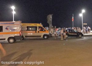 Tarquinia lido - La spiaggia dove si sta cercando il ragazzo disperso in mare