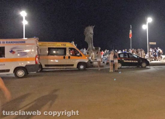 Tarquinia lido - La spiaggia dove si sta cercando il ragazzo disperso in mare