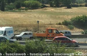 Superstrada - Vitorchiano - Le auto in coda in seguito all'incidente sul lavoro