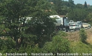 Superstrada - Vitorchiano - Le auto in coda in seguito all'incidente sul lavoro