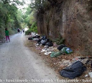 Viterbo - Rifiuti in strada Riello