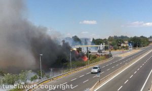 Viterbo - Incendio tra strada Bagni e la superstrada