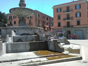 Viterbo - La fontana di piazza della Rocca perde acqua