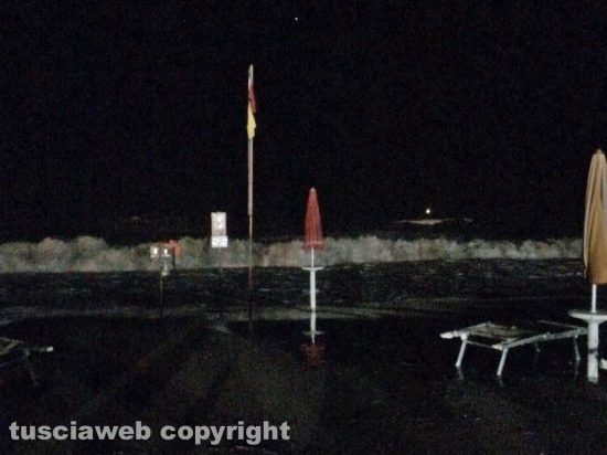 Tarquinia lido - La spiaggia dove si sta cercando il ragazzo