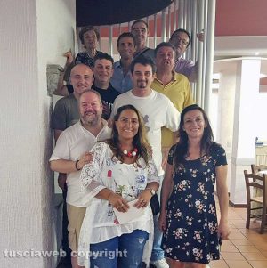 La maestra Rita Salcini e la classe delle elementari del 1974/79 della scuola elementare E. De Amicis (Le Monachelle)