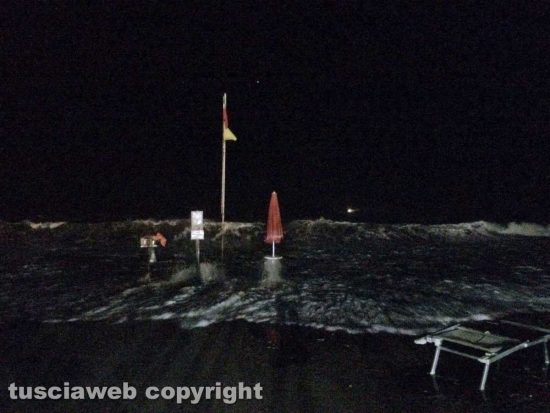 Tarquinia lido - La spiaggia dove si sta cercando il ragazzo