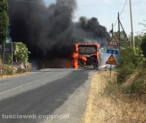 Blera - Pullman Cotral in fiamme