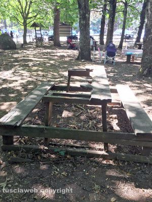 Viterbo - Incuria e degrado nell'area picnic di valle Gelata