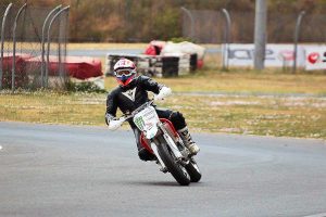Stefano Gambini in sella alla sua moto da cross
