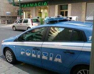 Viterbo - La polizia davanti alla farmacia