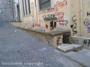Viterbo - Via dei Magazzini discarica a cielo aperto