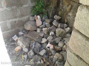 Viterbo - Via dei Magazzini discarica a cielo aperto