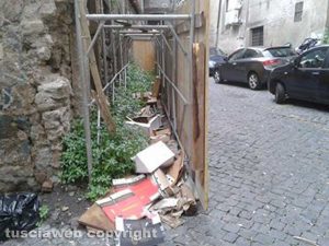 Viterbo - Via dei Magazzini discarica a cielo aperto