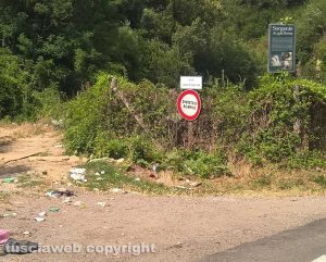 Viterbo - Degrado e rifiuti in località Acqua Rossa