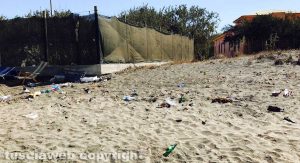Tarquinia lido dopo i falò di Ferragosto