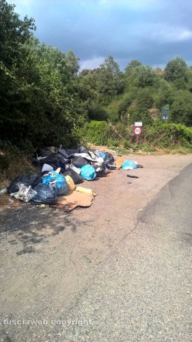 Viterbo - Degrado e rifiuti in località Acqua Rossa