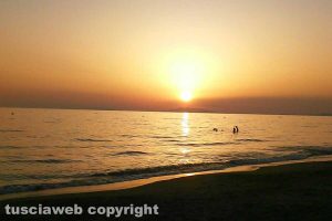 Tarquinia - Il primo tramonto di agosto a Tarquinia lido