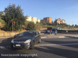 Viterbo - L'autobus con i freni in panne sulla Tangenziale Ovest