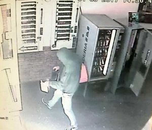 Il ladro in azione in via della Palazzina
