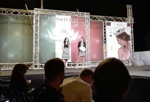 Montalto di Castro - Angela Manzi, avvocato del Codacons, sul palco per parlare dello "Sportello stalking"