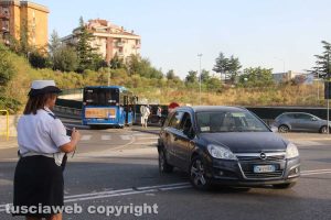 Viterbo - L'autobus con i freni in panne sulla Tangenziale Ovest