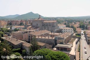 Viterbo dall'alto - Sullo sfondo Santa Maria in Gradi