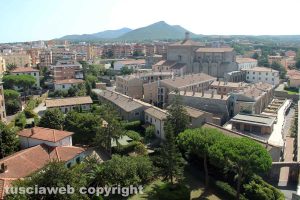 Viterbo dall'alto - Sullo sfondo Santa Maria in Gradi