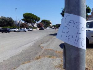 Tarquinia - Uno dei cartelli in cui si cerca Pietro