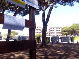 Tarquinia - Uno dei cartelli in cui si cerca Pietro