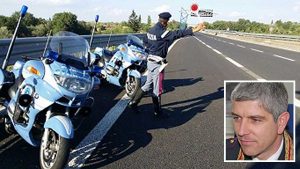 Controlli stradali - Nel riquadro il comandante della polstrada Gianluca Porroni