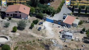 Formello - Coltivazione di marijuana in villa