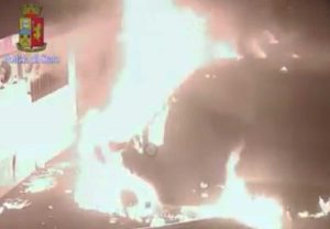Guidonia - Incendiati mezzi