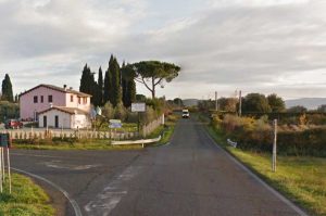 Strada Gradolana - Il bivio per Grotte di Castro sulla provinciale per Gradoli che costeggia il lago di Bolsena