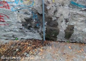 Viterbo - Perdita d'acqua in fondo a via del Ganfione