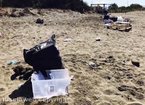 Tarquinia lido dopo i falò di Ferragosto