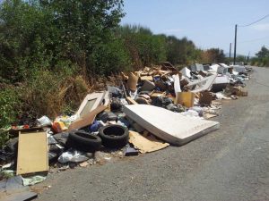Viterbo - Rifiuti al chilometro 8 della Tuscanese
