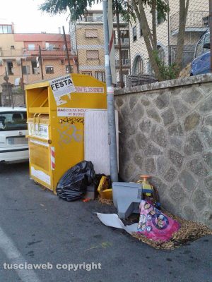 Bagnaia - Spazzatura in via Pian del Cerro