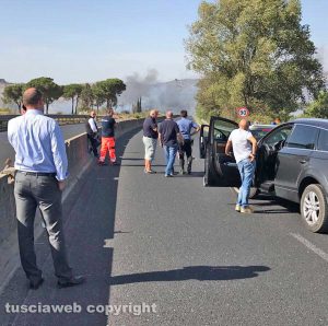Incendio al km 29 della Cassia Bis