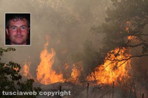 Un incendio, nel riquadro: Danilo Camilli