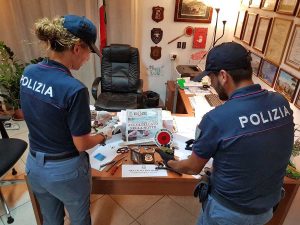 Ischia - Polizia - Il materiale sequestrato