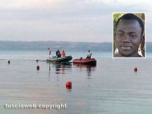 Soccorsi sul lago di Bolsena - Nel riquadro: Morientes Diomande