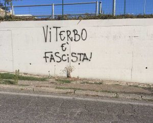 Viterbo - Via Ippolito Nievo - La scritta fascista