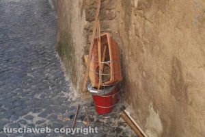 Viterbo - Rifiuti abbandonati a San Pellegrino