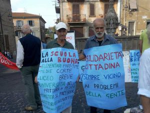 Il sit in di Coordinamento Scuole e Solidarietà Cittadina