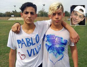 Castel sant'Elia - Due compagni di squadra di Mahmod Korkor con la maglietta "Pablo vive"
