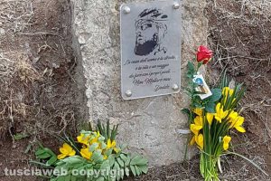 Viterbo - La posa del cippo in ricordo di Massimiliano Greto