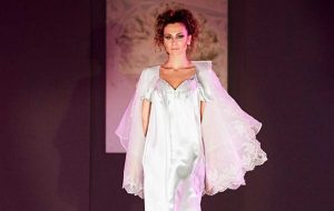 Uno degli abiti in mostra