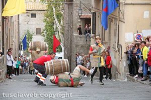 Viterbo - Festa dell'uva - Incidente al Palio delle botti